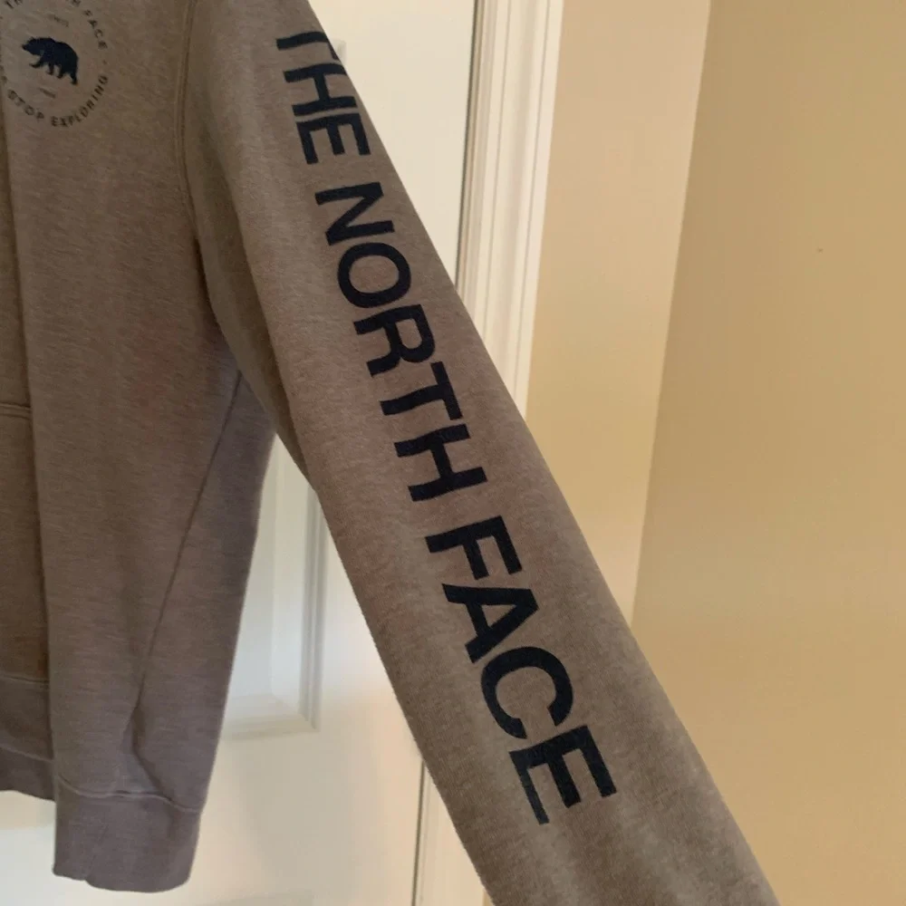 The North Face Men’s Charcoal Gray Hooded Pullover Sweatshirt